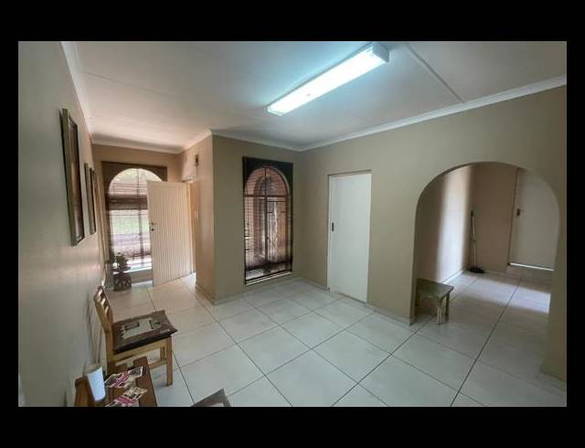 4 BEDROOM HOUSE FOR SALE IN GLENVISTA